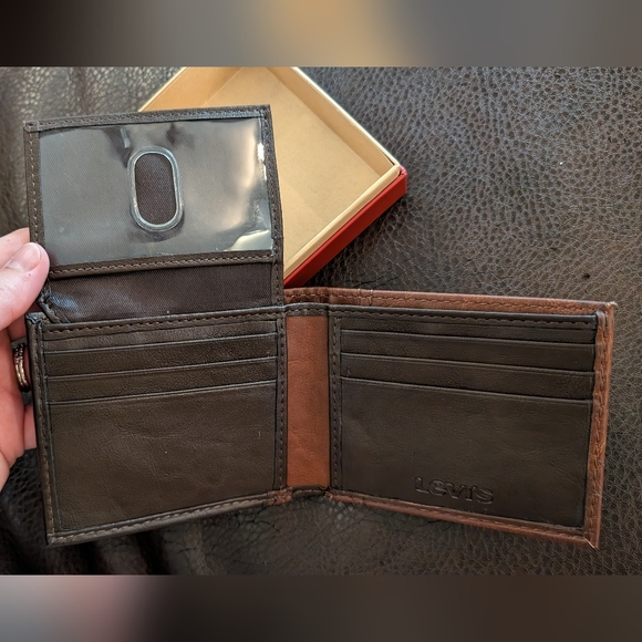 NWT Levi Brown leather wallet - Picture 6 of 6